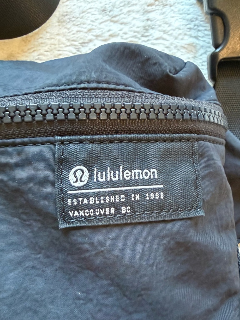 LULULEMON Clean Lines Belt Bag 2L in Black - Picture 11 of 16